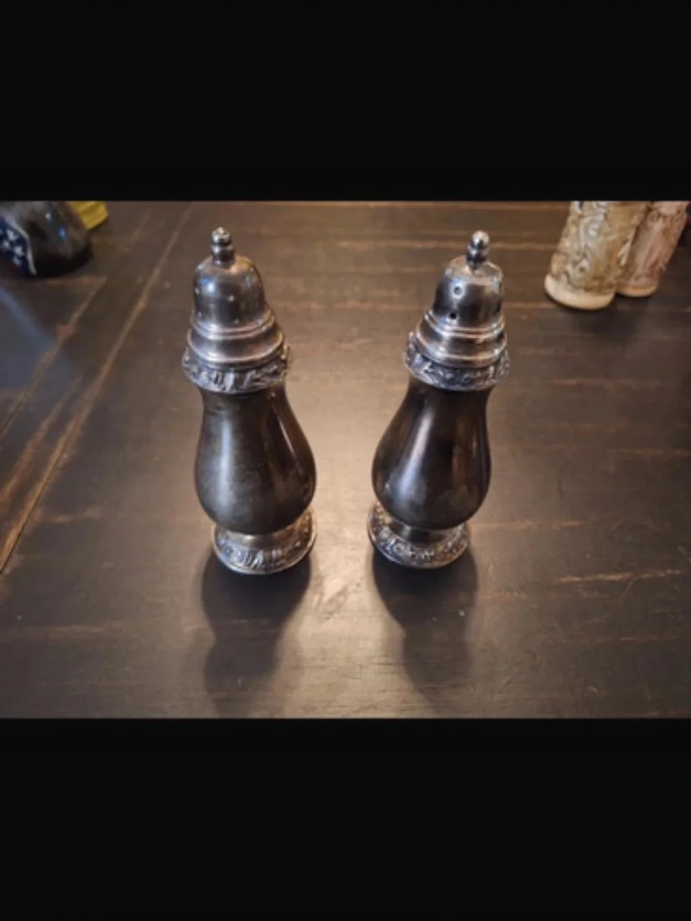Oneida Henley Silver Plated Salt and Pepper Shakers